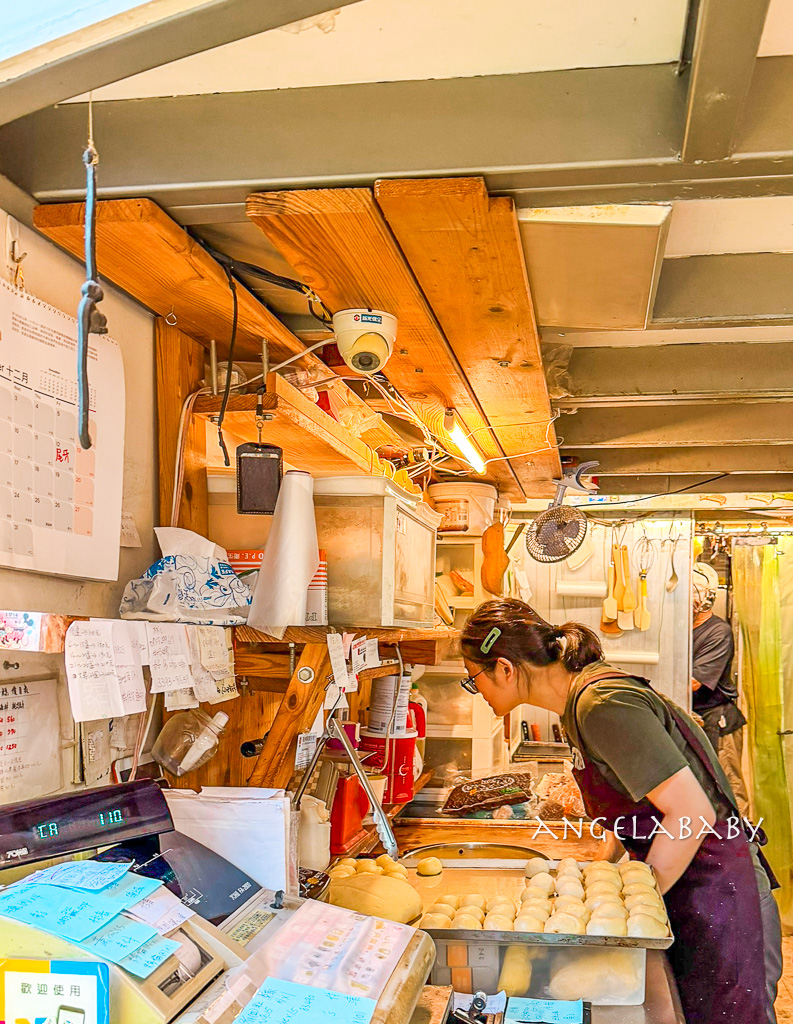 臺北最便宜的好吃肉桂捲推薦｜小珍珠烘焙坊La Petite Perle 55元手掌大香濃肉桂捲、東門站美食、東門站花園烘焙、永康街必買、肉桂捲控 @梅格(Angelababy)享樂日記