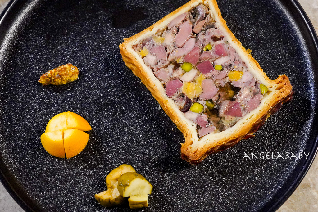 士林新開幕｜無菜單餐酒館『 AROSA Dining』Fine dining 別處吃不到的炭烤羊鞍、法式酥皮肉派 @梅格(Angelababy)享樂日記