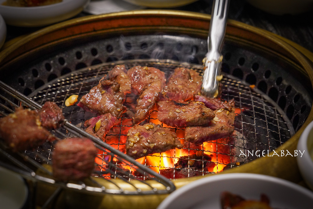 蘆洲廟口夜市、湧蓮寺美食｜在地熱賣三十年『高雄黑輪』價格、加湯免費喝到飽 @梅格(Angelababy)享樂日記