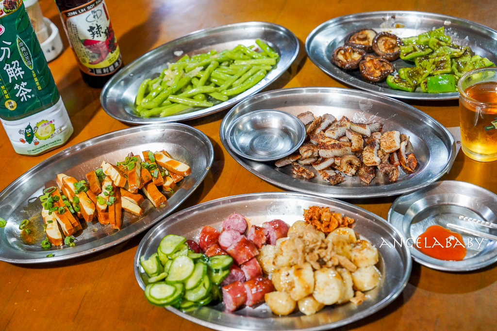 蘆洲廟口夜市、湧蓮寺美食｜在地熱賣三十年『高雄黑輪』價格、加湯免費喝到飽 @梅格(Angelababy)享樂日記