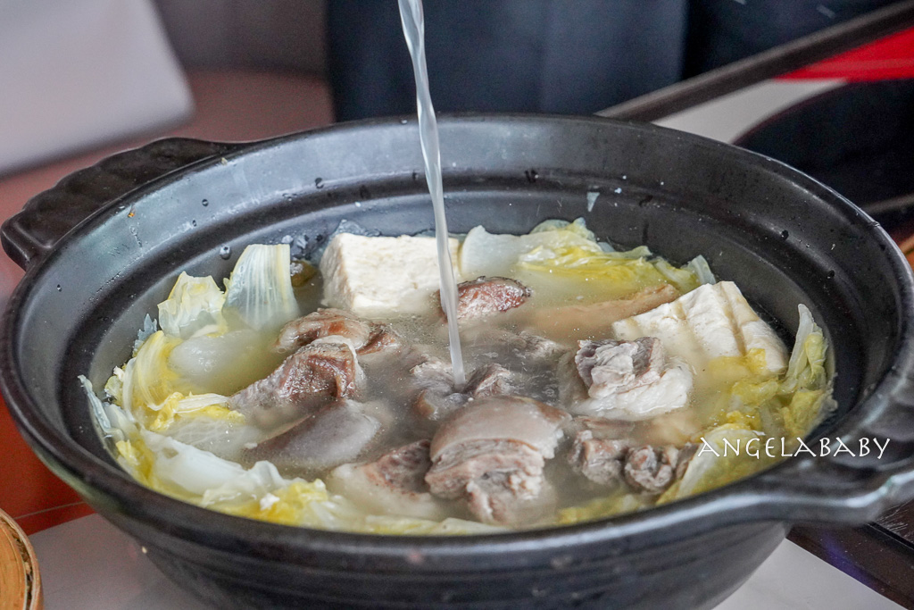 新北板橋高空景觀餐廳「Asia49亞洲料理及酒廊」限時推出亞洲鍋物、金湯酸菜鱸魚鍋、青檸香茅羊腩鍋 @梅格(Angelababy)享樂日記