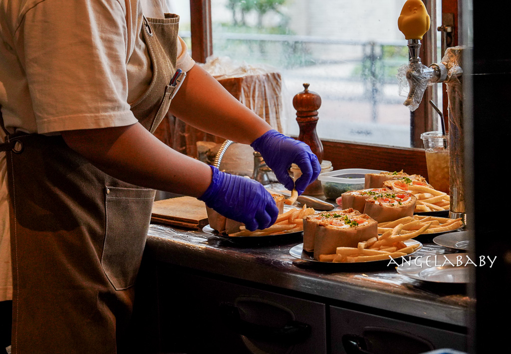 東京爆紅蛋沙拉早午餐『egg baby cafe』上野御徒町站旁工業風咖啡廳、不限時咖啡廳 @梅格(Angelababy)享樂日記