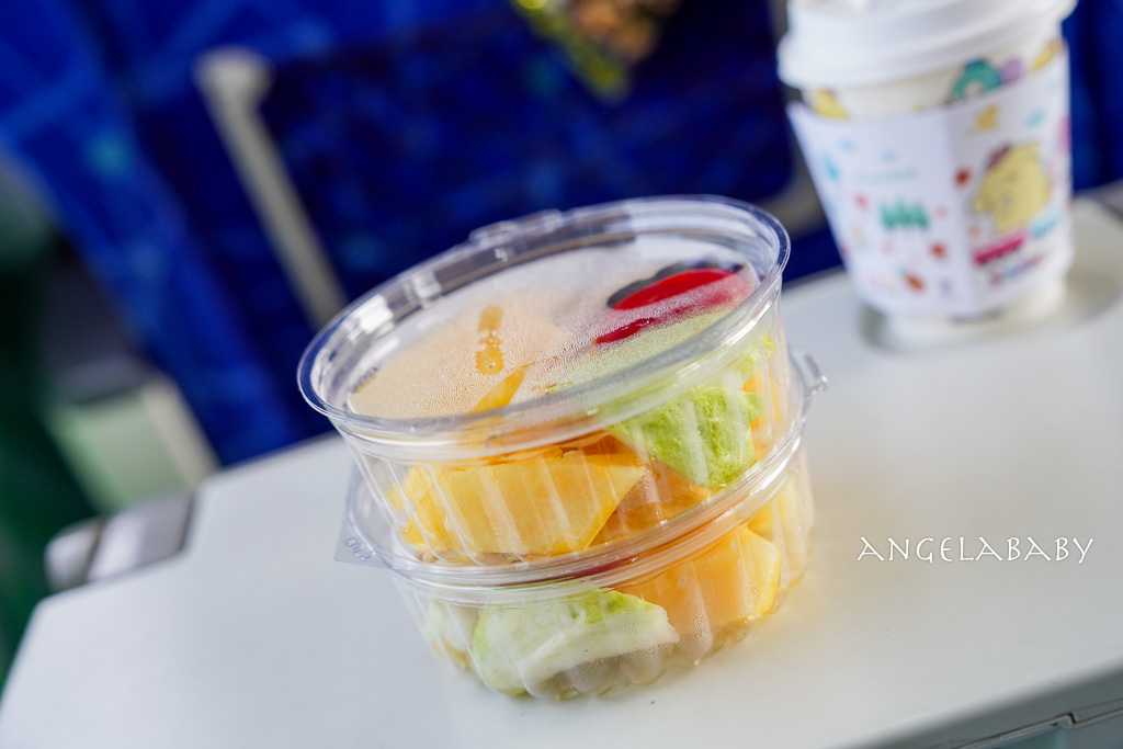 台灣最夢幻的鐵道旅行『三麗鷗萌旅號』吃喝玩樂一次滿足、獨一無二的移動式樂園、免費KTV唱到飽 @梅格(Angelababy)享樂日記