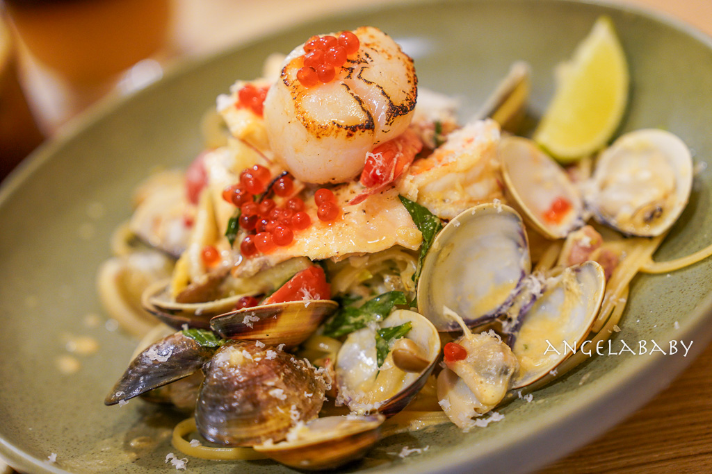 台中東區、旱溪夜市美食｜食尚玩家推薦的厲害純手工豆乾『方臉師傅蒜香豆干』、三杯米血糕更正點 @梅格(Angelababy)享樂日記