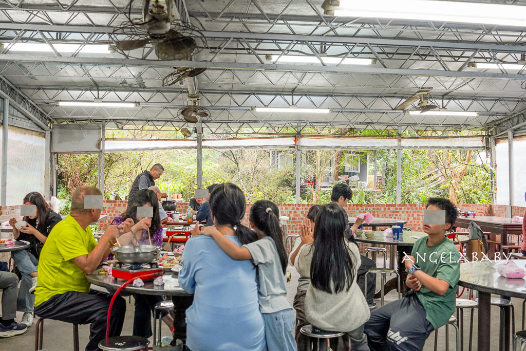 新北好吃土雞｜沒有門牌的深山鐵皮屋土雞『安安土雞城』菜單、白飯免費吃到飽 @梅格(Angelababy)享樂日記