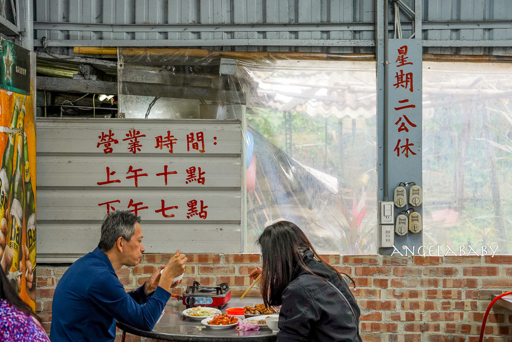 新北好吃土雞｜沒有門牌的深山鐵皮屋土雞『安安土雞城』菜單、白飯免費吃到飽 @梅格(Angelababy)享樂日記