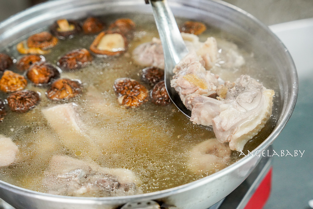 新北好吃土雞｜沒有門牌的深山鐵皮屋土雞『安安土雞城』菜單、白飯免費吃到飽 @梅格(Angelababy)享樂日記