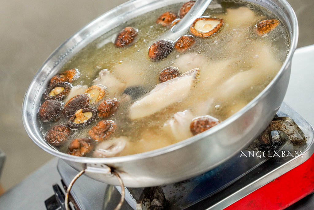 新北好吃土雞｜沒有門牌的深山鐵皮屋土雞『安安土雞城』菜單、白飯免費吃到飽 @梅格(Angelababy)享樂日記