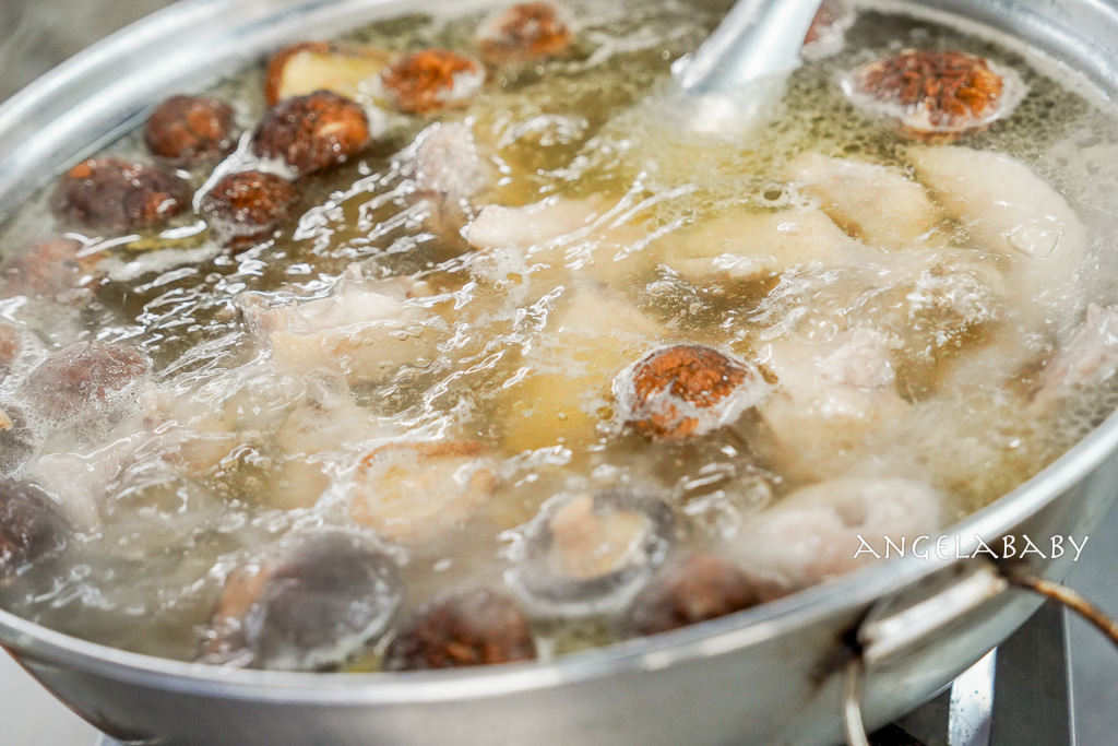 新北好吃土雞｜沒有門牌的深山鐵皮屋土雞『安安土雞城』菜單、白飯免費吃到飽 @梅格(Angelababy)享樂日記