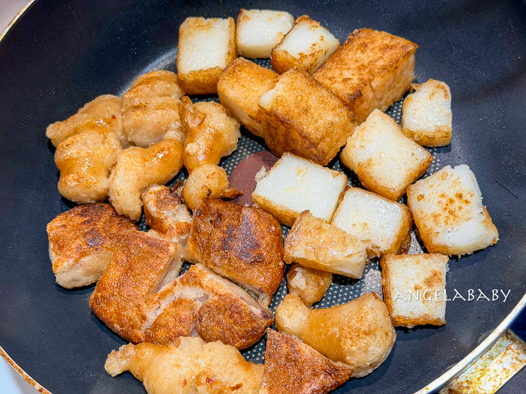 府中站美食推薦『高記生炒魷魚』、『蘿蔔糕糯米腸』一份最新價格、黃石市場必吃四寶套餐 @梅格(Angelababy)享樂日記