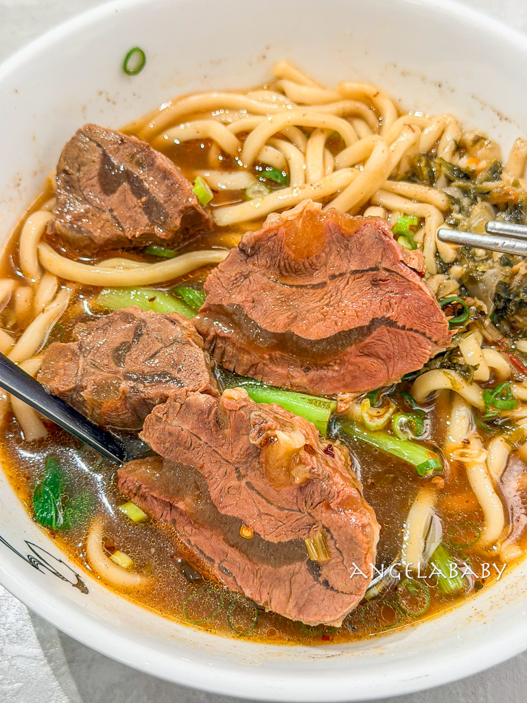 士林站美食『天東86牛肉麵-士林店』菜單、士林夜市好吃牛肉麵、500盤牛肉麵 @梅格(Angelababy)享樂日記