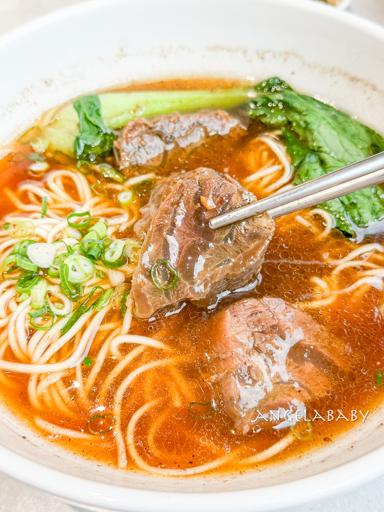 士林站美食『天東86牛肉麵-士林店』菜單、士林夜市好吃牛肉麵 @梅格(Angelababy)享樂日記