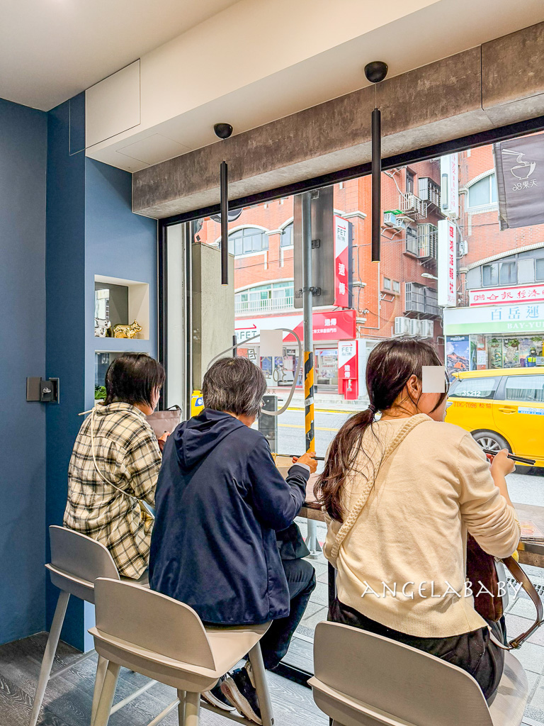 士林站美食『天東86牛肉麵-士林店』菜單、士林夜市好吃牛肉麵 @梅格(Angelababy)享樂日記