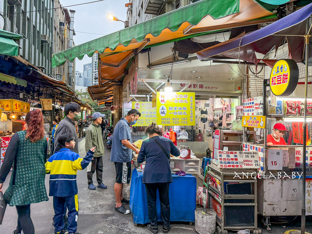 板橋府中站人氣銅板美食『黃石公園麻糬』手工刀切麻糬、皮Ｑ不黏牙一盒只要50元 @梅格(Angelababy)享樂日記