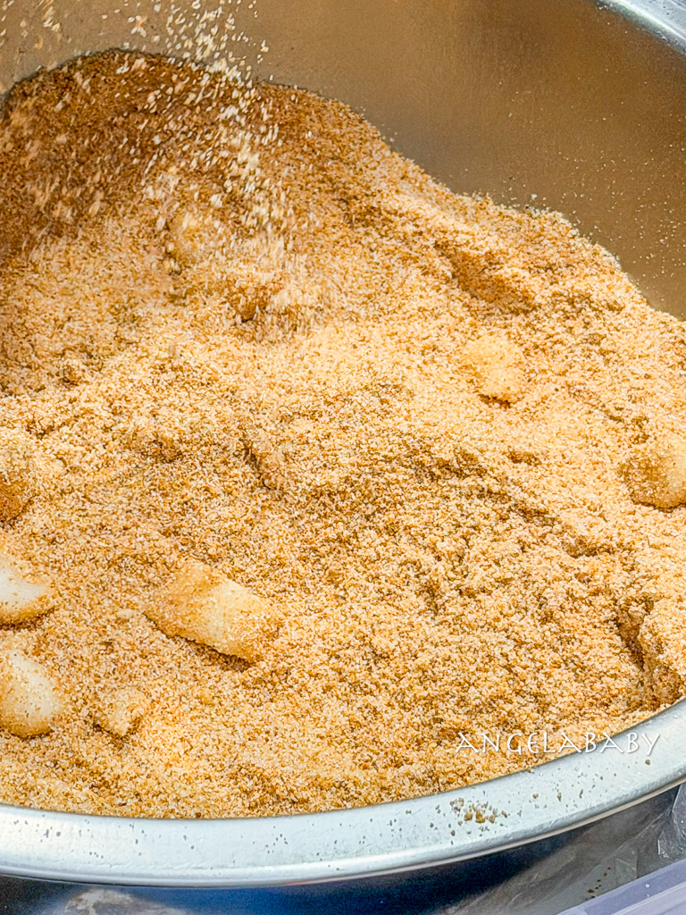 板橋府中站人氣銅板美食『黃石公園麻糬』手工刀切麻糬、皮Ｑ不黏牙一盒只要50元 @梅格(Angelababy)享樂日記