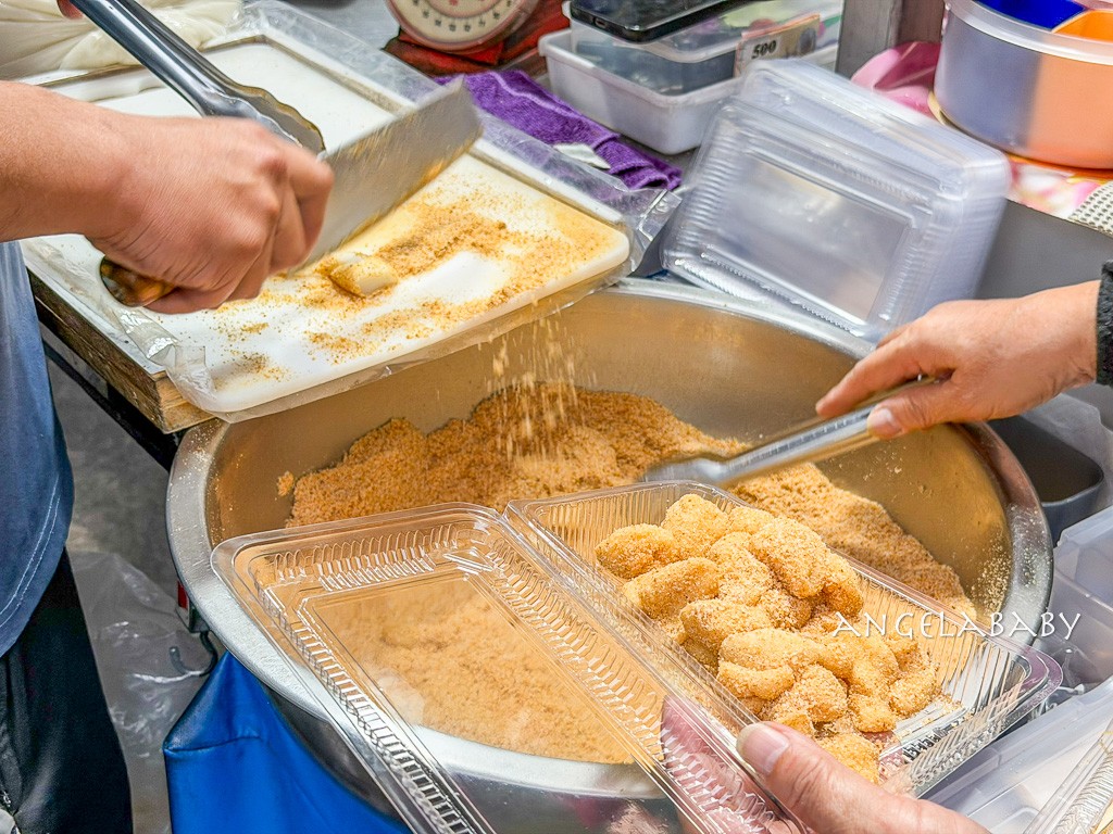 板橋府中站人氣銅板美食『黃石公園麻糬』手工刀切麻糬、皮Ｑ不黏牙一盒只要50元 @梅格(Angelababy)享樂日記
