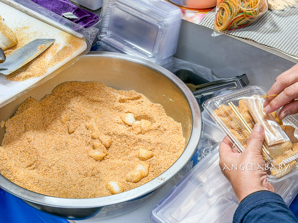 板橋府中站人氣銅板美食『黃石公園麻糬』手工刀切麻糬、皮Q不黏牙一盒只要50元 @梅格(Angelababy)享樂日記 板橋府中站人氣銅板美食『黃石公園麻糬』手工刀切麻糬、皮Q不黏牙一盒只要50元 @梅格(Angelababy)享樂日記