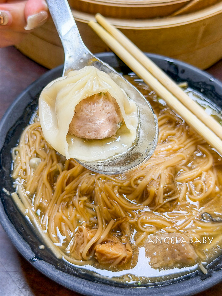 台北最好吃的麵線『黃金麵線』松山排隊美食、一顆只要10元的噴汁小籠包 @梅格(Angelababy)享樂日記