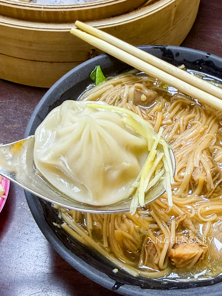 台北最好吃的麵線『黃金麵線』松山排隊美食、一顆只要10元的噴汁小籠包 @梅格(Angelababy)享樂日記