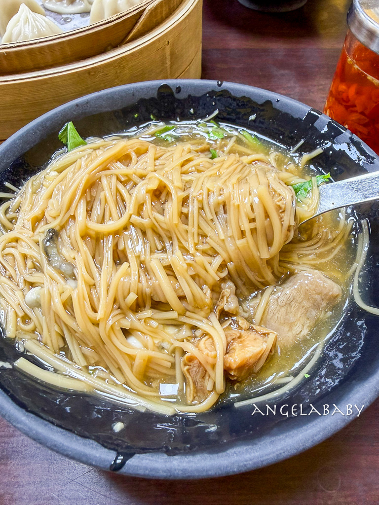 台北最好吃的麵線『黃金麵線』松山排隊美食、一顆只要10元的噴汁小籠包 @梅格(Angelababy)享樂日記