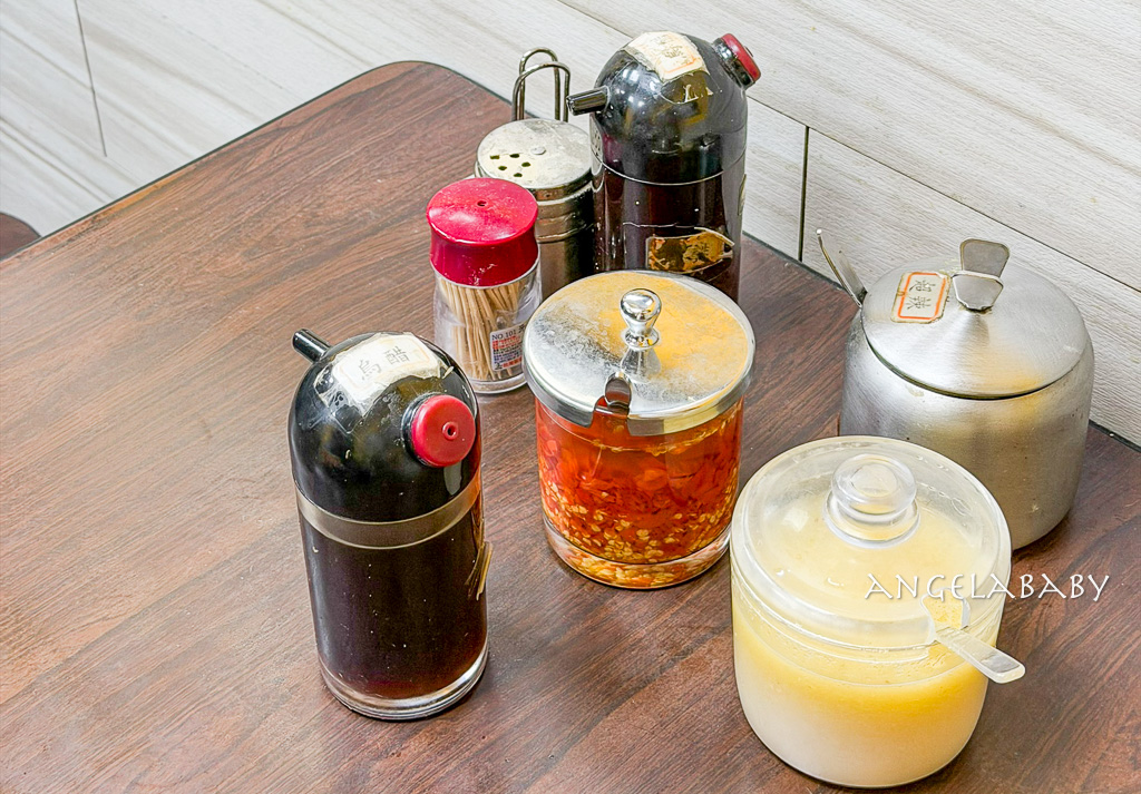 台北最好吃的麵線『黃金麵線』松山排隊美食、一顆只要10元的噴汁小籠包 @梅格(Angelababy)享樂日記