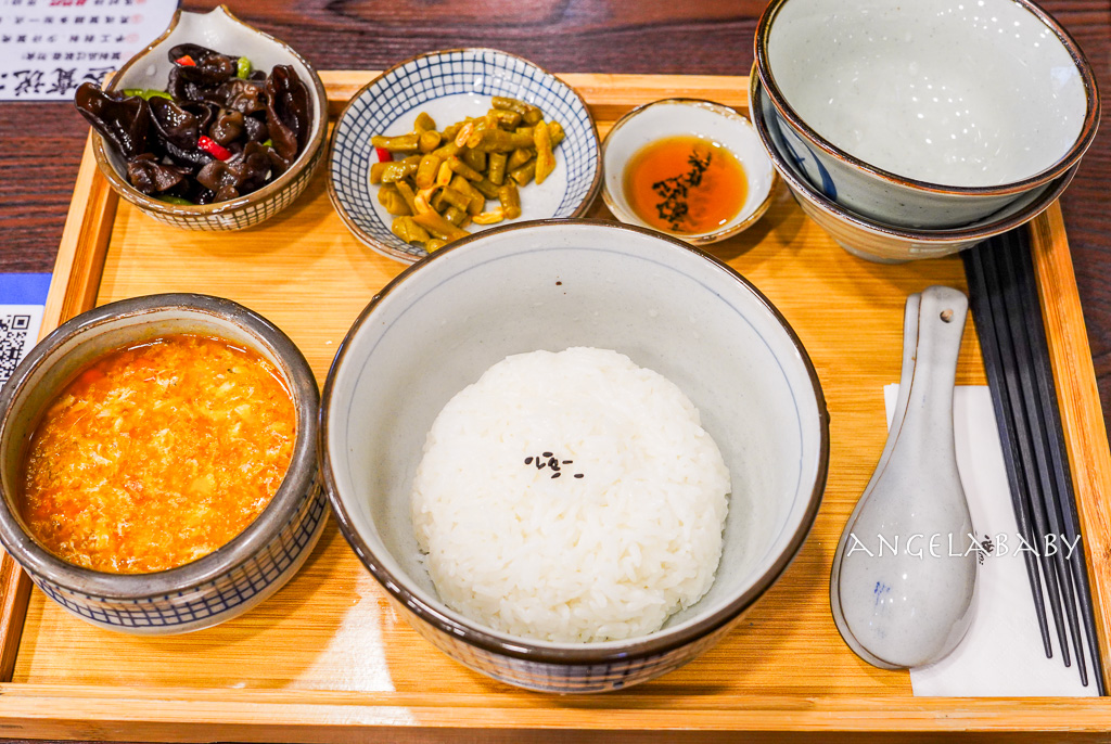 廣東越秀區美食『蟹叁宝』蟹參寶蟹黃金撈（飯）、蟹粉小籠包 @梅格(Angelababy)享樂日記