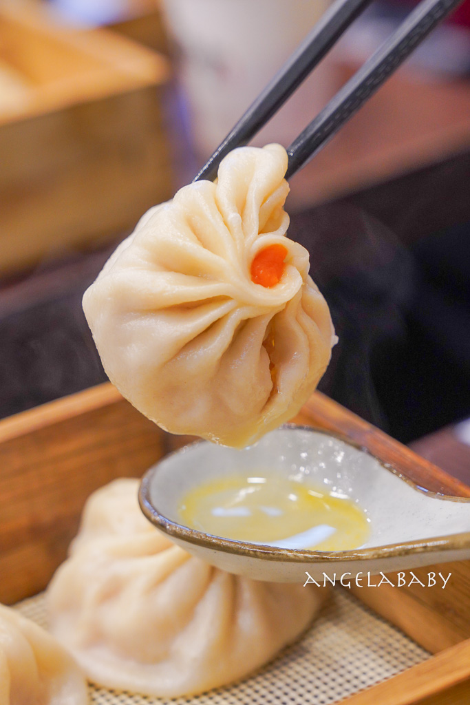 廣東越秀區美食『蟹叁宝』蟹參寶蟹黃金撈（飯）、蟹粉小籠包 @梅格(Angelababy)享樂日記