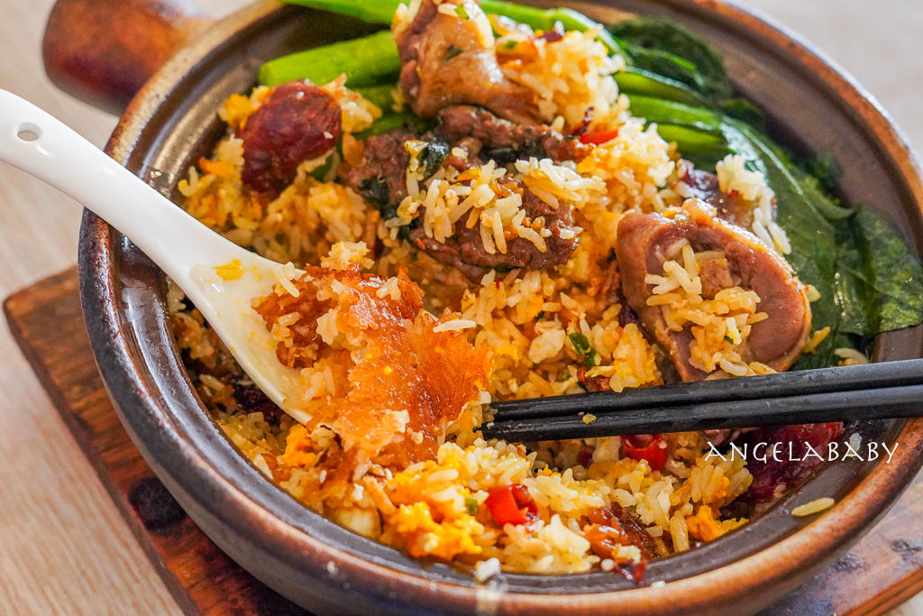 板橋 只要70就吃得到超香濃的手工焦糖烤布丁 ＃恬&middot;祕密 ＃貓奴 ＃焦糖烤布丁 ＃老宅風早午餐 ＃板橋巷弄美食 @梅格(Angelababy)享樂日記