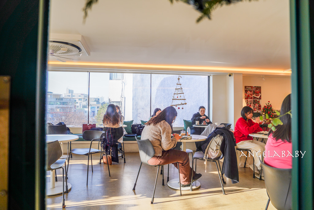 弘大延南洞咖啡廳｜最好吃的草莓蛋糕『Before Blooming&nbsp;(비포블루밍)』naver4.57好評推薦 @梅格(Angelababy)享樂日記