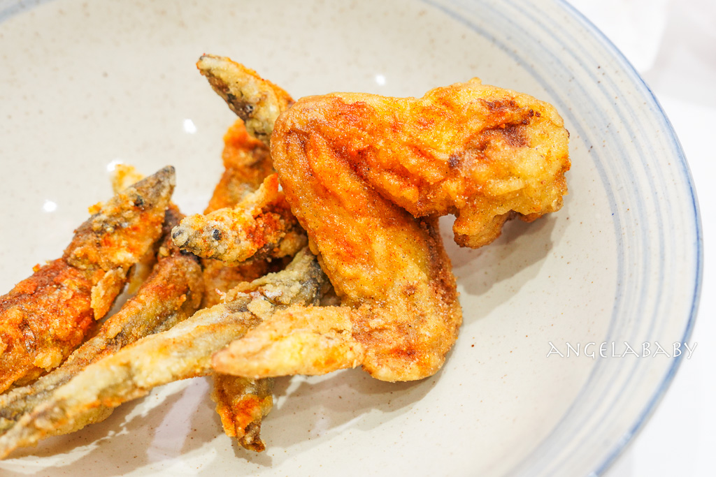 新莊好吃炸雞『化成路炸雞店』沒有招牌在騎樓底下賣了20幾年 @梅格(Angelababy)享樂日記