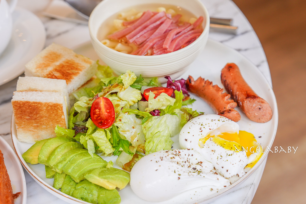 市府站美食｜港式早午餐『journ&eacute;e.caf&eacute;』純白歐風咖啡廳推薦 @梅格(Angelababy)享樂日記