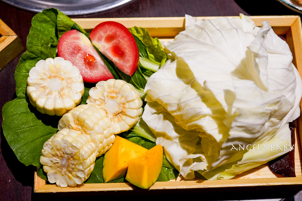 台北圓環美食『東北金小館酸菜白肉鍋 重慶店』訂位、東北金酸菜白肉鍋菜單 @梅格(Angelababy)享樂日記