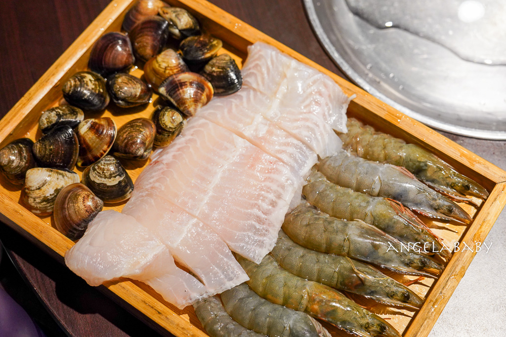 台北圓環美食『東北金小館酸菜白肉鍋 重慶店』訂位、東北金酸菜白肉鍋菜單 @梅格(Angelababy)享樂日記