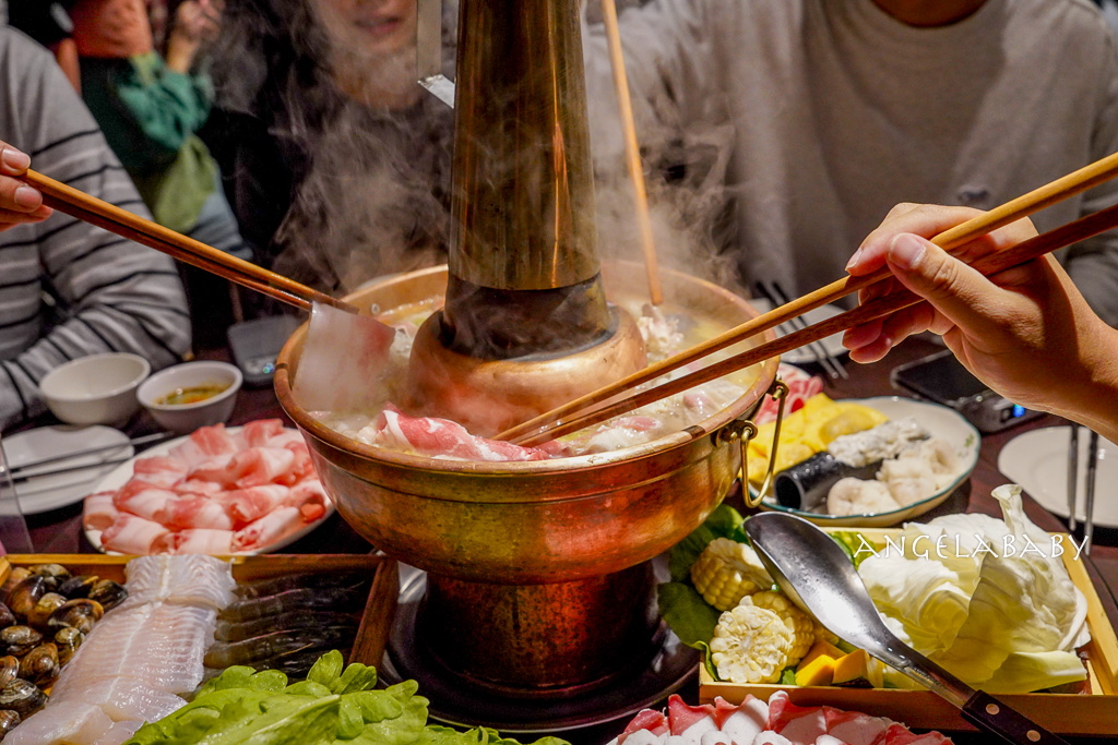 台北圓環美食『東北金小館酸菜白肉鍋 重慶店』訂位、東北金酸菜白肉鍋菜單 @梅格(Angelababy)享樂日記
