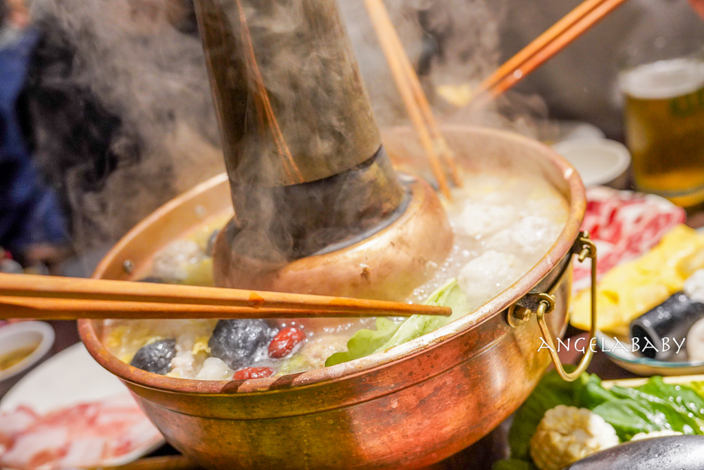 台北圓環美食『東北金小館酸菜白肉鍋 重慶店』訂位、東北金酸菜白肉鍋菜單 @梅格(Angelababy)享樂日記