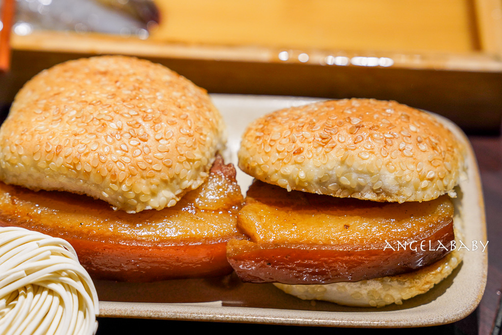 台北圓環美食『東北金小館酸菜白肉鍋 重慶店』訂位、東北金酸菜白肉鍋菜單 @梅格(Angelababy)享樂日記