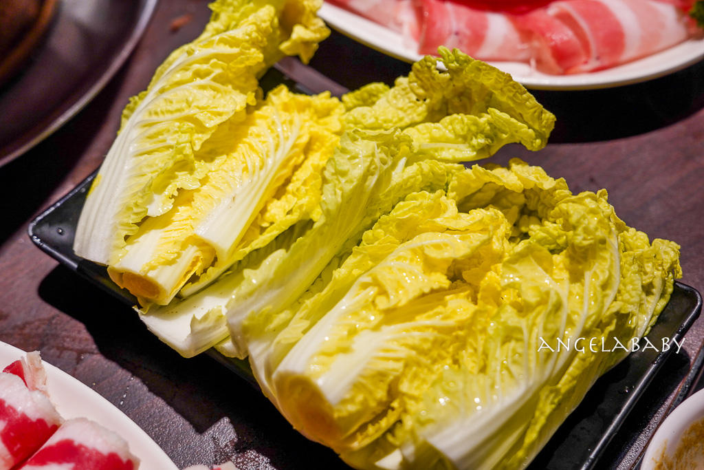 台北圓環美食『東北金小館酸菜白肉鍋 重慶店』訂位、東北金酸菜白肉鍋菜單 @梅格(Angelababy)享樂日記