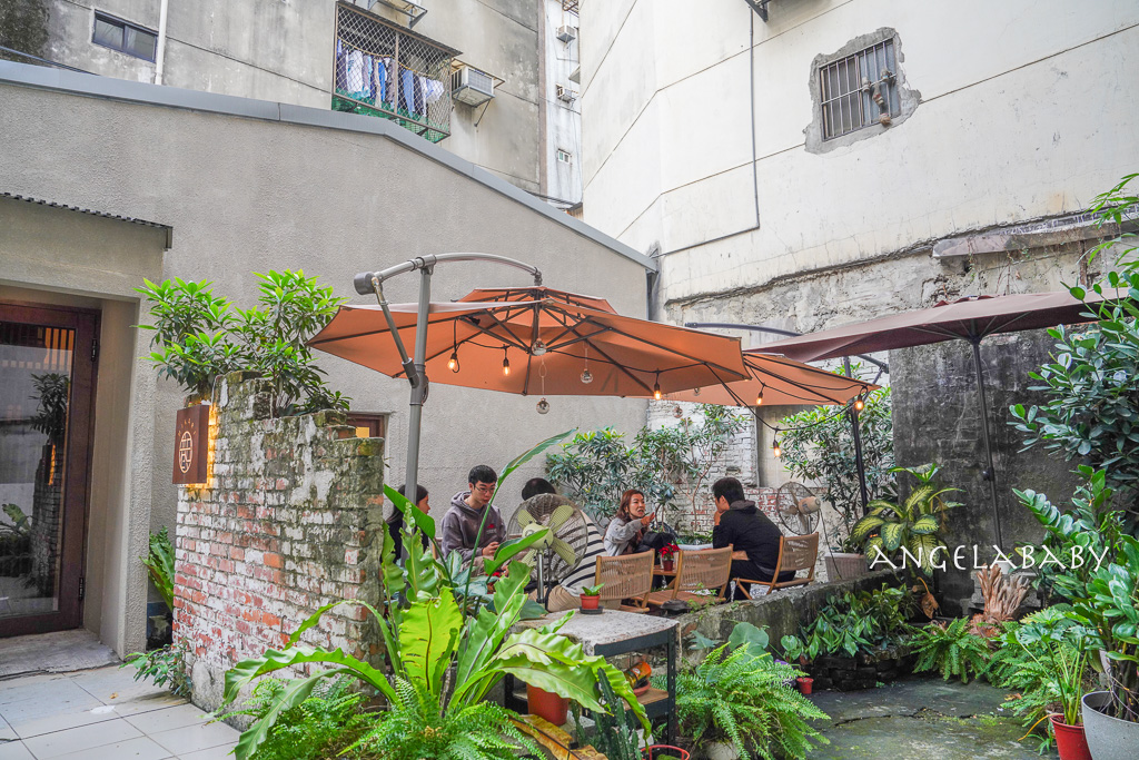 西門咖啡廳『巷日咖啡 Hikari Coffee&Dessert』訂位、遠離塵囂的露天咖啡 @梅格(Angelababy)享樂日記