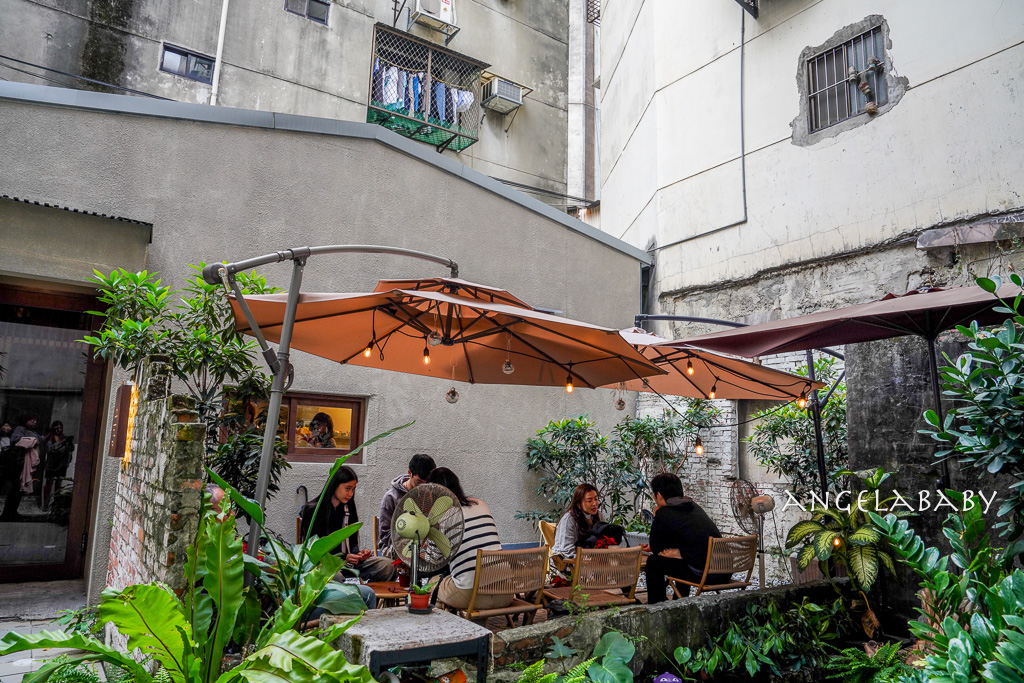 西門咖啡廳『巷日咖啡 Hikari Coffee&Dessert』訂位、遠離塵囂的露天咖啡 @梅格(Angelababy)享樂日記
