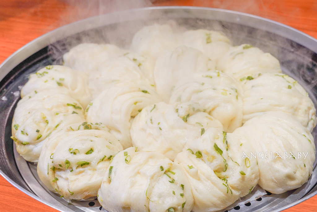 三重巷弄美食『安慶小館 鐵鍋燉 私房菜（預約制）』超好吃手工花捲、三重聚餐推薦 @梅格(Angelababy)享樂日記