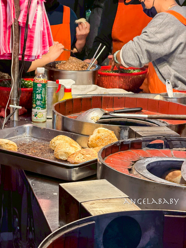 饒河夜市美食『福州世祖胡椒餅』CNN評為台灣最佳十大美食推薦 @梅格(Angelababy)享樂日記