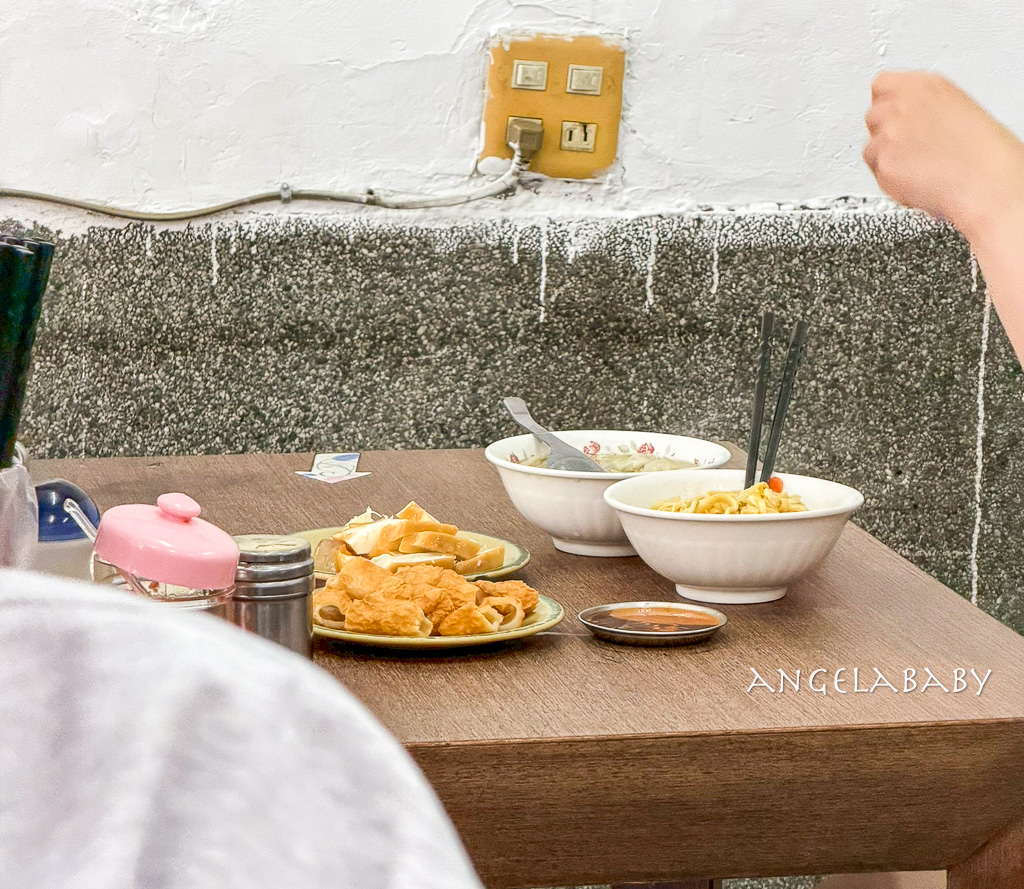 基隆美食『稻香軒』500盤推薦超好吃乾麵、大餛飩，黃皮白斬雞不預定吃不到 @梅格(Angelababy)享樂日記