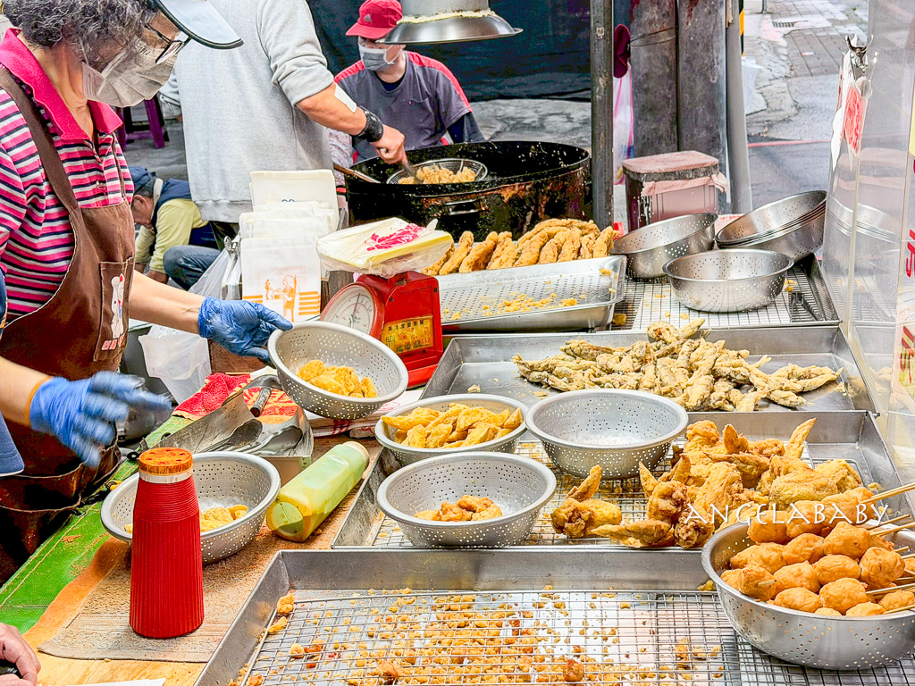新莊好吃炸雞『化成路炸雞店』沒有招牌在騎樓底下賣了20幾年 @梅格(Angelababy)享樂日記