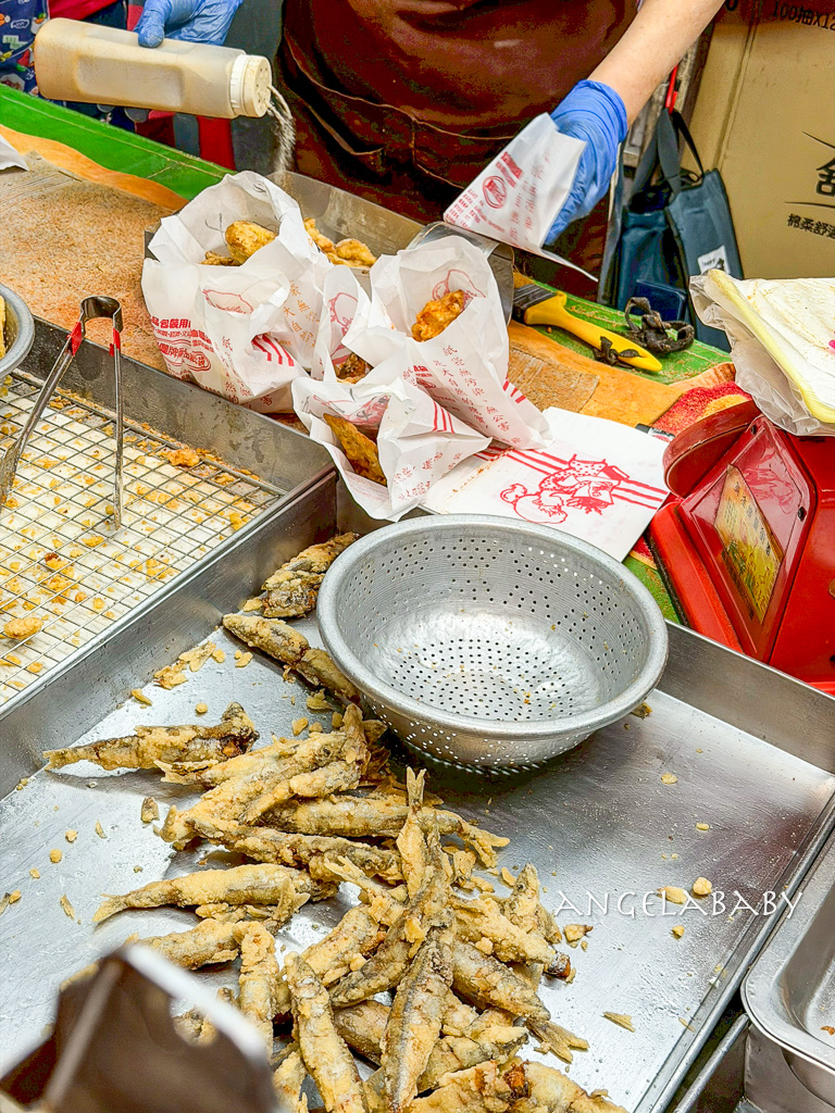 新莊好吃炸雞『化成路炸雞店』沒有招牌在騎樓底下賣了20幾年 @梅格(Angelababy)享樂日記