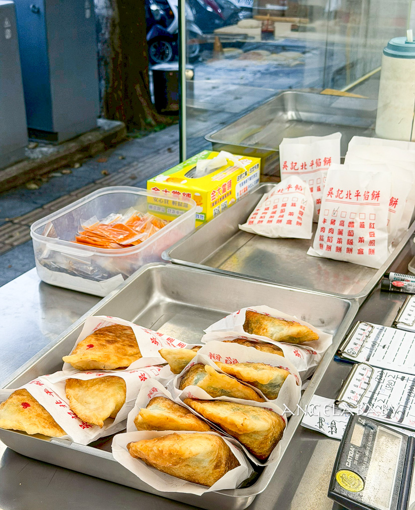 新莊爆漿餡餅『吳記北平餡餅專賣店』訂購方式、口味價格、餡餅界的天花板 @梅格(Angelababy)享樂日記