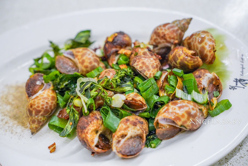 竹南人從小吃到大的人情味海產『阿標海產店』連總統政商都是座上嘉賓、苗栗之光唯一500盤推薦 @梅格(Angelababy)享樂日記