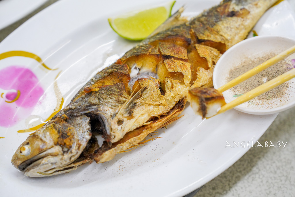 竹南人從小吃到大的人情味海產『阿標海產店』連總統政商都是座上嘉賓、苗栗之光唯一500盤推薦 @梅格(Angelababy)享樂日記