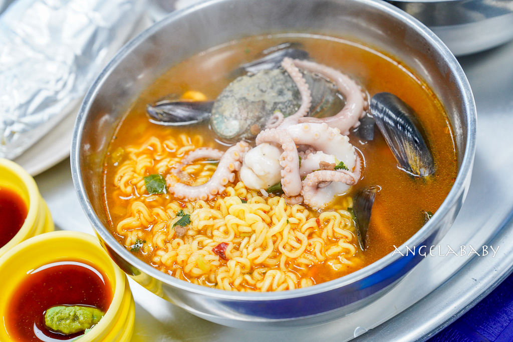 釜山景點『影島海女村』大啖海女海鮮拉麵、海膽飯卷 @梅格(Angelababy)享樂日記