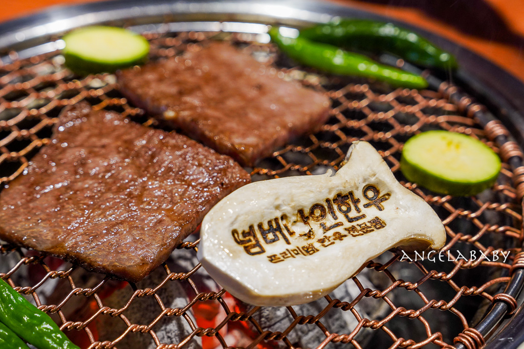 釜山西面烤肉推薦『西面九號韓牛』肉質太強豪華套餐還附上一瓶燒酒超讚 @梅格(Angelababy)享樂日記 釜山西面烤肉推薦『西面九號韓牛』肉質太強豪華套餐還附上一瓶燒酒超讚 @梅格(Angelababy)享樂日記