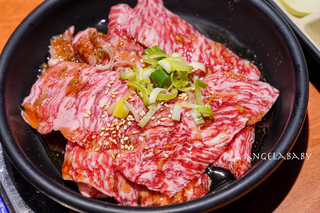 釜山西面烤肉推薦『西面九號韓牛』肉質太強豪華套餐還附上一瓶燒酒超讚 @梅格(Angelababy)享樂日記